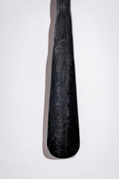 Geschmiedeter langer Schuhlöffel mit Wandschraube