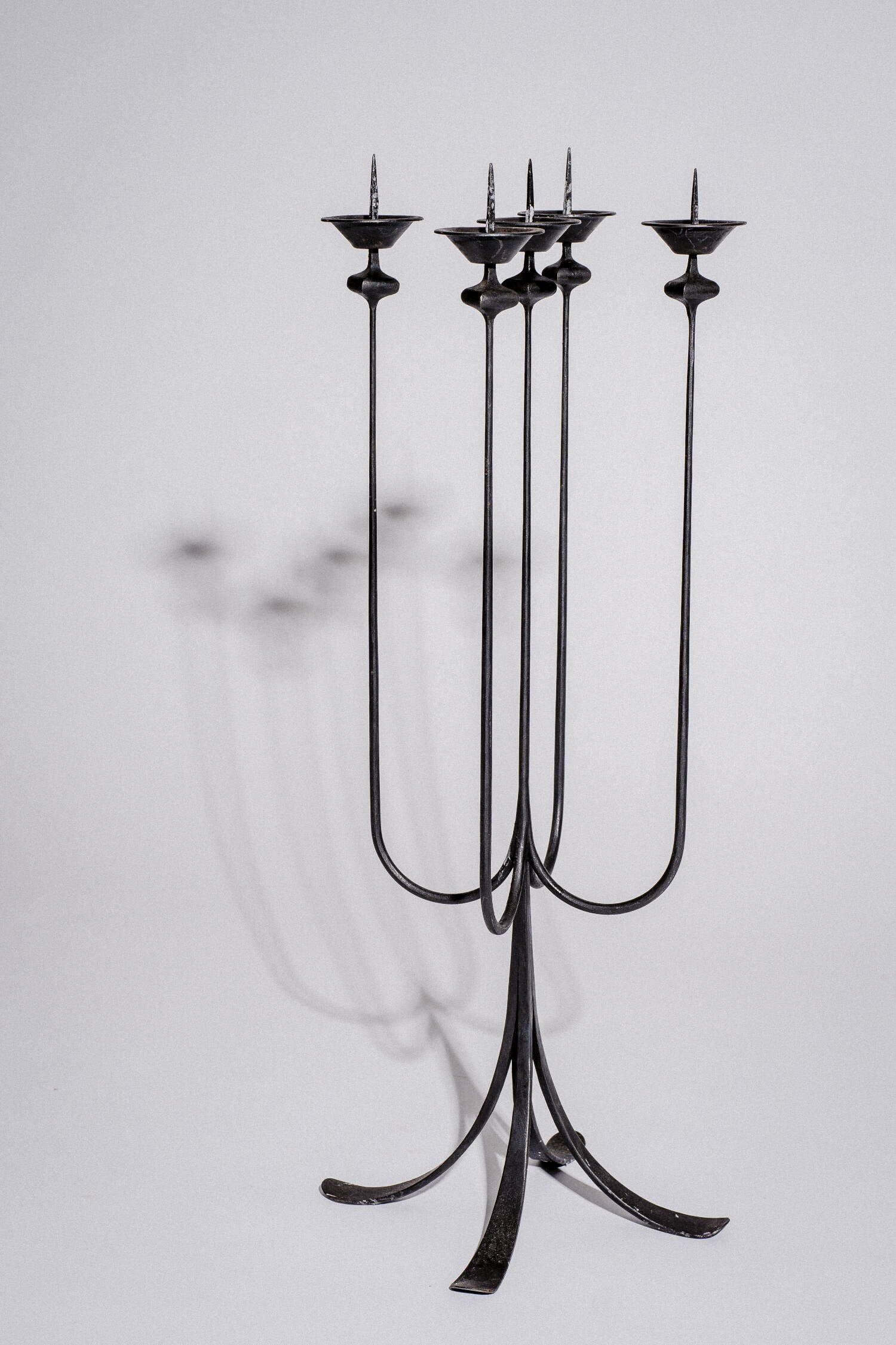 Geschmiedeter fünfarmiger Kerzenständer