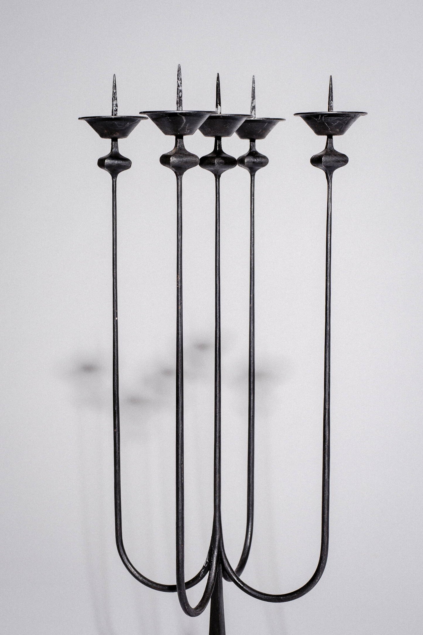 Geschmiedeter fünfarmiger Kerzenständer