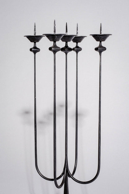 Geschmiedeter fünfarmiger Kerzenständer