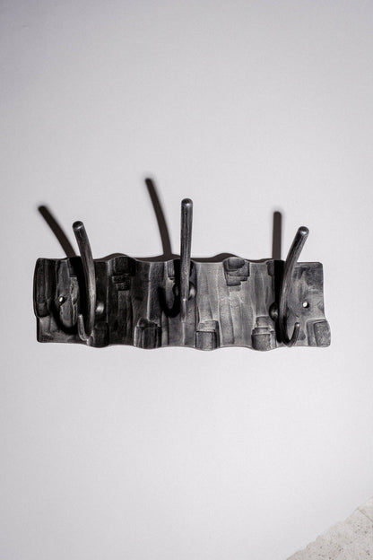 Geschmiedete Wandgarderobe III.