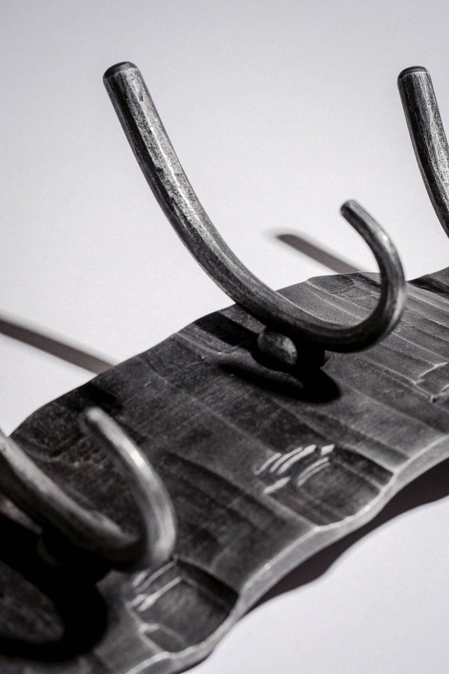 Geschmiedete Wandgarderobe III.