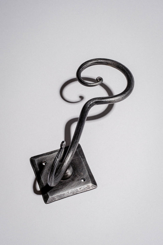 Geschmiedete gebogene Garderobe II.