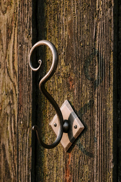 Geschmiedete gebogene Garderobe II.